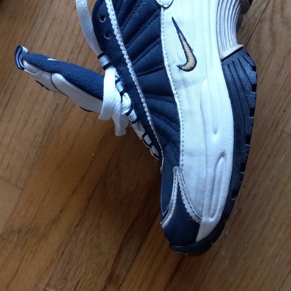 Size 7.5 NIKE Air Cross Training Runners Vintage1999 Leather - Picture 16 of 16